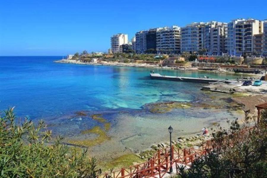 Modern Apartment Steps To St George'S Bay San Julián Exterior foto